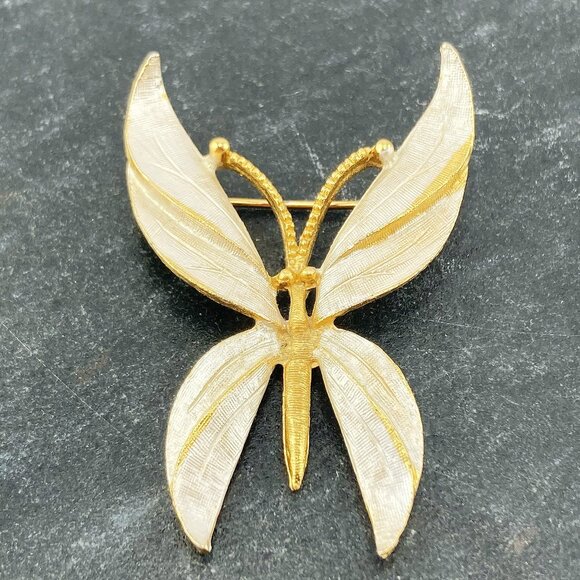 BSK Vintage brushed gold tone metal butterfly brooch ~ 1950s 1960s insect pin - Picture 5 of 8